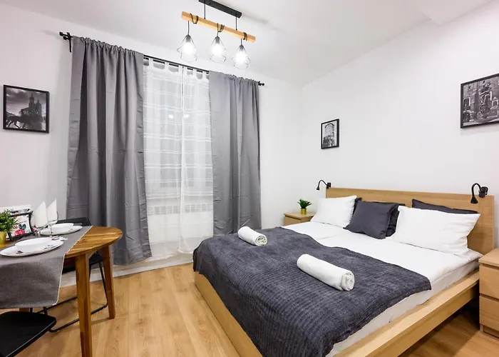Cracow Rent Apartments - Spacious Apartments For 2-7 People In Quiet Area - Kolberga Street Nr 3 - 10 Min To Main Square By Foot