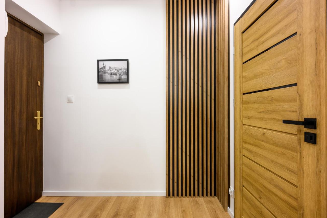 Cracow Rent - Spacious For 2-7 People In Quiet Area - Kolberga Street Nr 3 - 10 Min To Main Square By Foot Aparthotel *