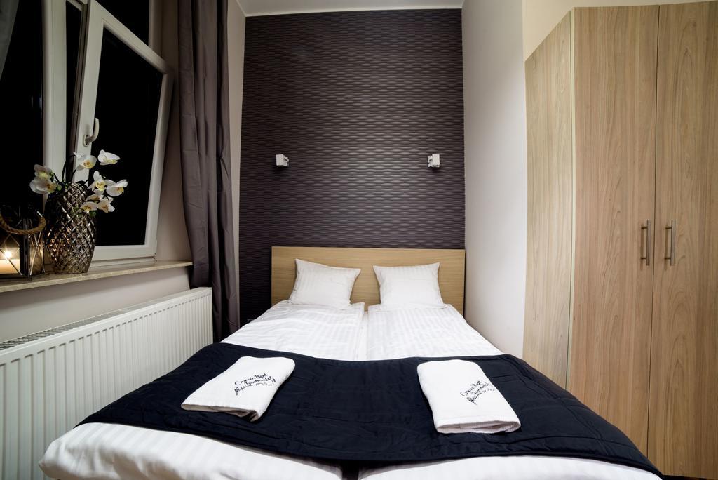 Aparthotel Cracow Rent - Spacious For 2-7 People In Quiet Area - Kolberga Street Nr 3 - 10 Min To Main Square By Foot *