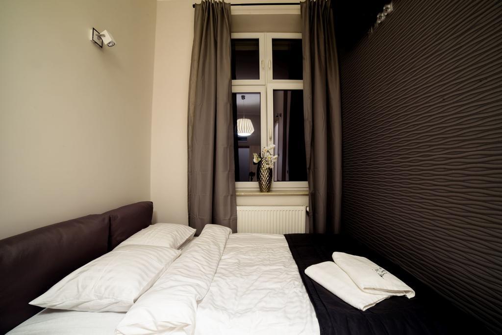 Hotel apartamentowy Cracow Rent - Spacious For 2-7 People In Quiet Area - Kolberga Street Nr 3 - 10 Min To Main Square By Foot Kraków
